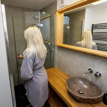 Ana Шале Бохинь